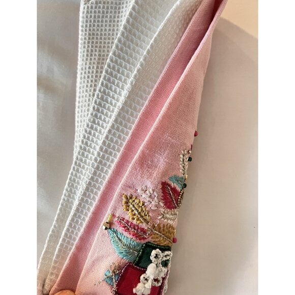 CHRISTMAS PINK Kitchen Towel Set of 2 Embroidered BEADED Detailed HOSTESS GIFT - Picture 7 of 12